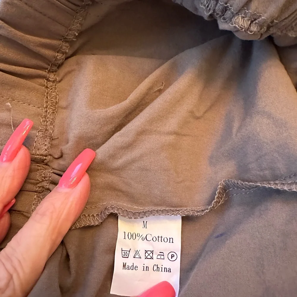 KHAKI GREEN ELASTIC AND DRAWSTRING SHORTS SIZE MED